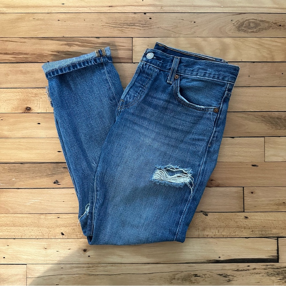 LEVI’D Distressed 501s